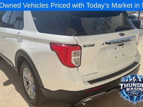 Used 2023 Ford Explorer Limited w/ Limited Technology Package AWD/4WD image 3