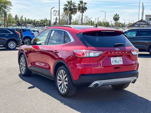Used 2020 Ford Escape Titanium image 2