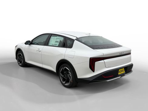 New 2025 Kia K4 EX image 3