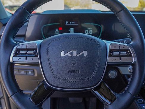 Certified 2024 Kia Telluride EX w/ EX Captain's Chair Package image 12