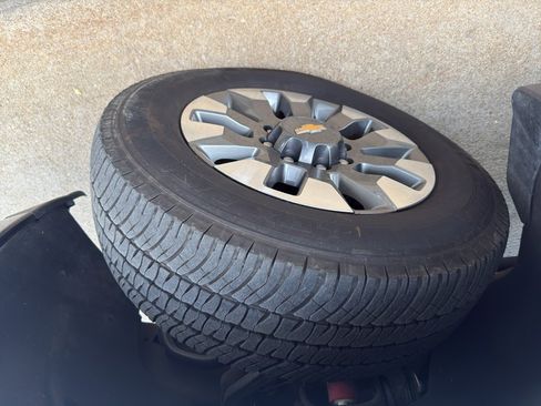 Used 2024 Chevrolet Silverado 2500 Custom w/ Custom Value Package image 5