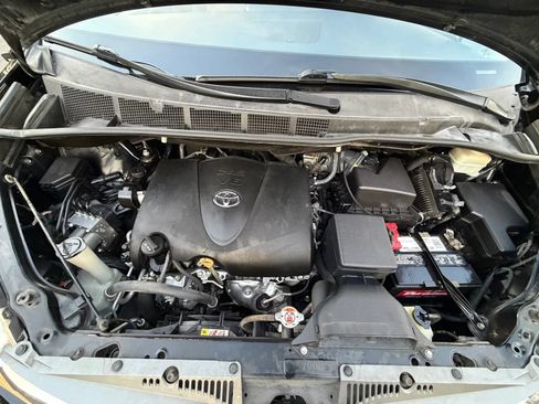 Used 2020 Toyota Sienna XLE w/ XLE Navigation Package FWD image 27