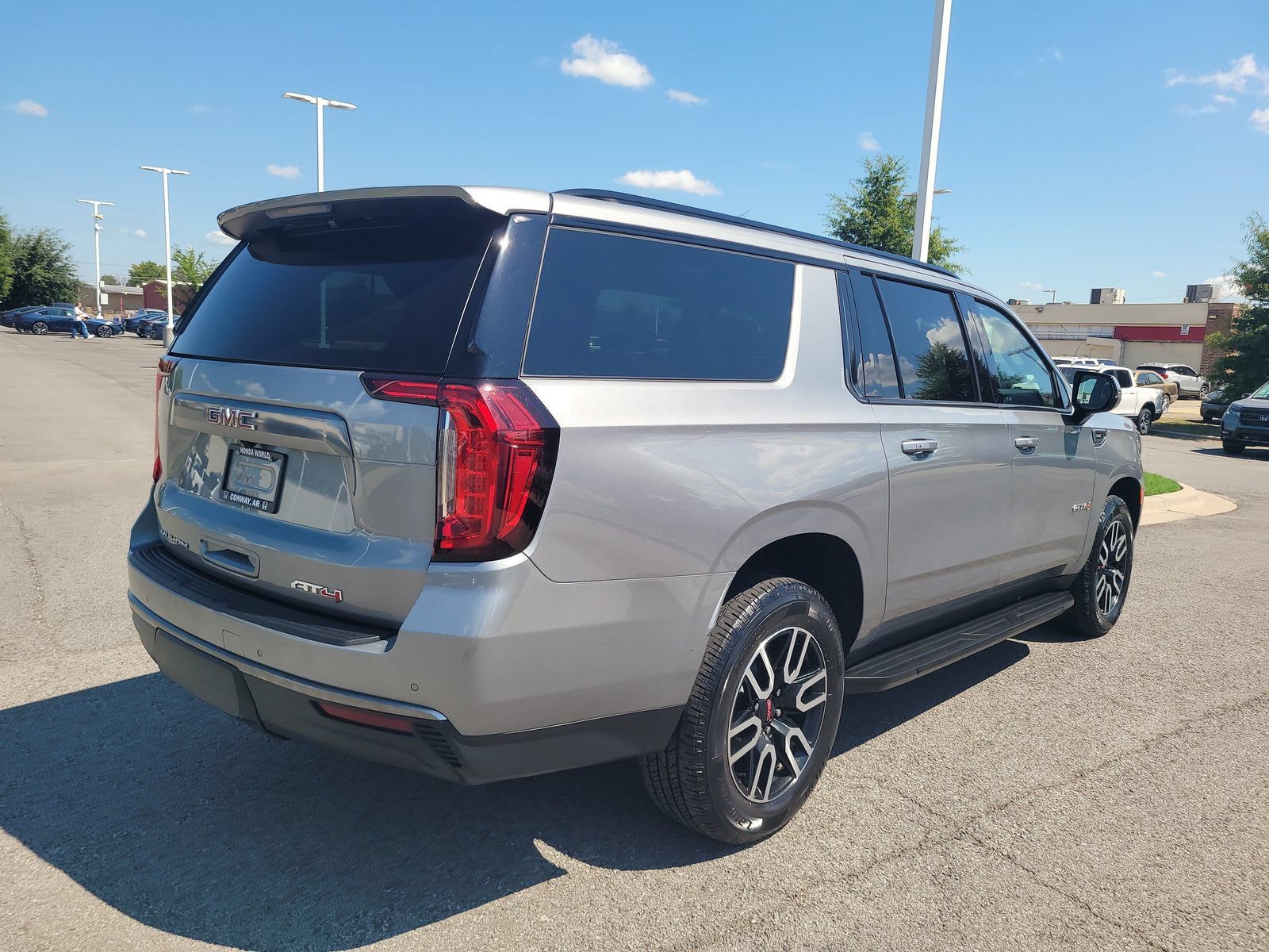 Used 2023 GMC Yukon XL AT4 AWD/4WD image 3