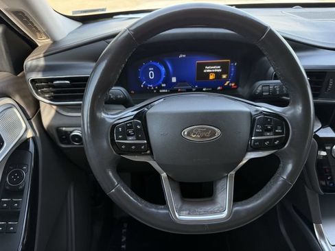 Used 2023 Ford Explorer Platinum w/ Technology Package AWD/4WD image 13