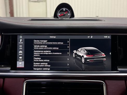 Used 2018 Porsche Panamera image 27