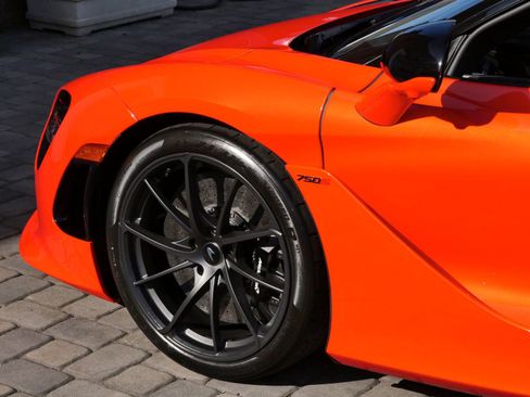 Used 2024 McLaren 750S Spider RWD image 15