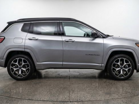 Used 2025 Jeep Compass Limited AWD/4WD image 11