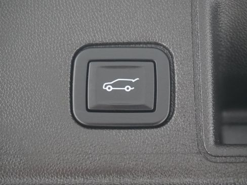 Used 2022 GMC Terrain SLT w/ LPO, 'HIT The Road' Package image 25