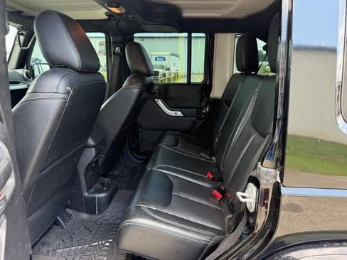 Used 2015 Jeep Wrangler Unlimited Sahara AWD/4WD image 7
