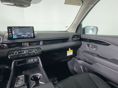 New 2025 Honda Pilot Touring image 29