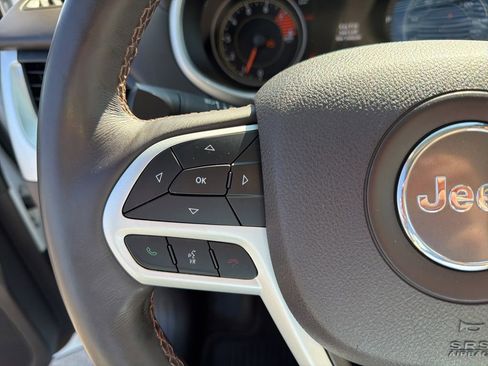 Used 2018 Jeep Cherokee Overland w/ Technology Group image 57