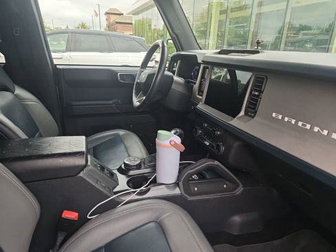 Used 2024 Ford Bronco Outer Banks AWD/4WD image 2