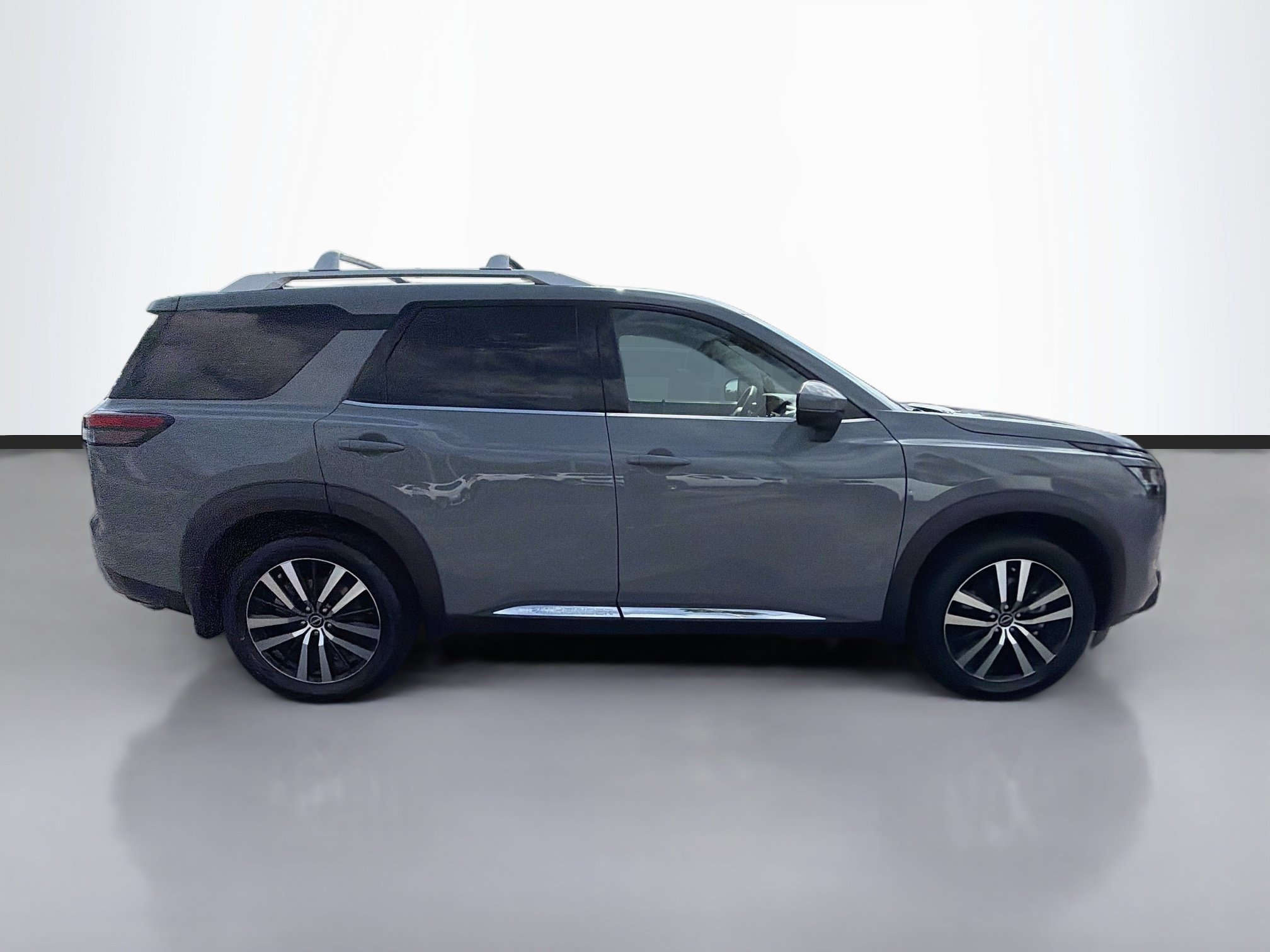 Used 2024 Nissan Pathfinder Platinum FWD image 6