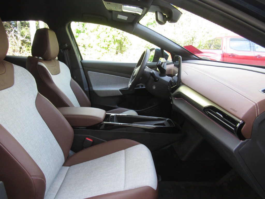 Used 2023 Volkswagen ID.4 Pro AWD/4WD image 17