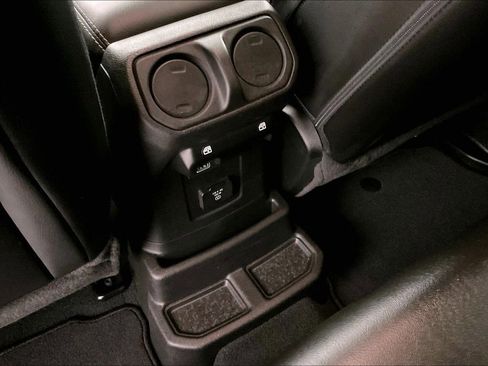 Used 2023 Jeep Wrangler Unlimited Sahara image 10