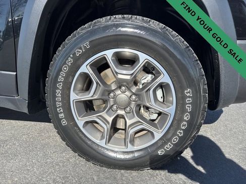 Used 2022 Jeep Cherokee Trailhawk w/ Premium Leather Package image 9