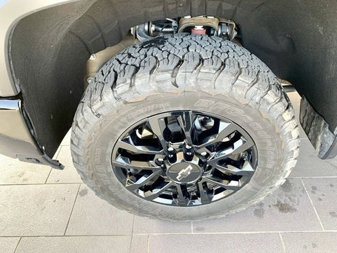 Used 2025 Chevrolet Silverado 2500 LT w/ Trail Boss Package image 9