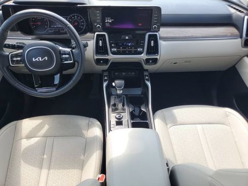 Used 2022 Kia Sorento EX w/ Panoramic Sunroof Package FWD image 15