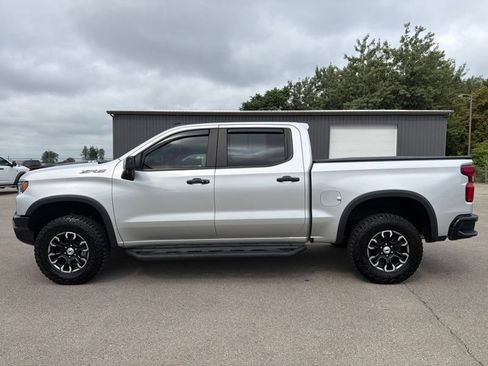 Used 2022 Chevrolet Silverado 1500 ZR2 w/ Technology Package AWD/4WD image 6