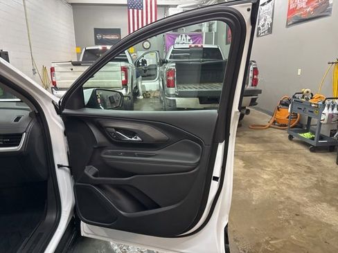 Used 2023 GMC Terrain SLE image 16