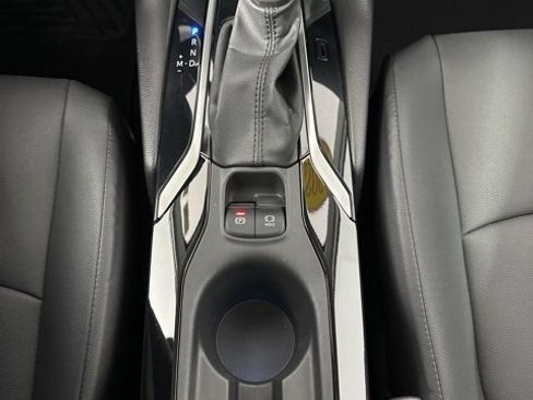 Certified 2022 Toyota Corolla Cross XLE image 18