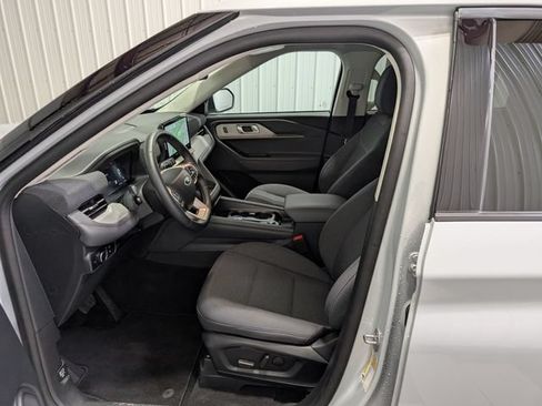 Used 2025 Ford Explorer Active AWD/4WD image 15