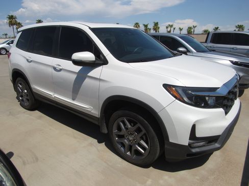 Used 2023 Honda Passport EX-L image 2