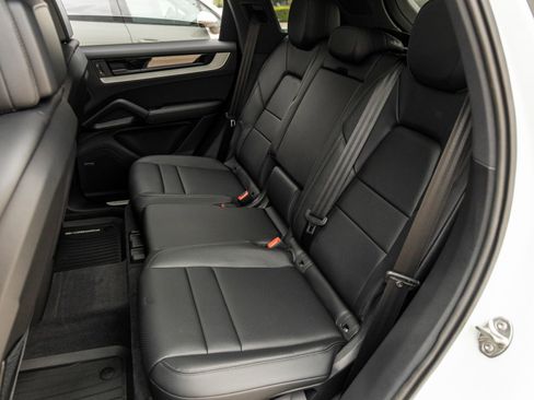 New 2025 Porsche Cayenne AWD/4WD image 37