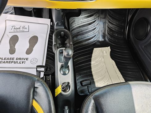 Used 2013 smart fortwo passion RWD image 21