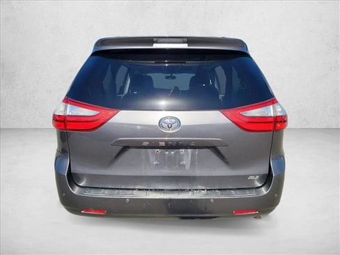 Used 2015 Toyota Sienna XLE image 6