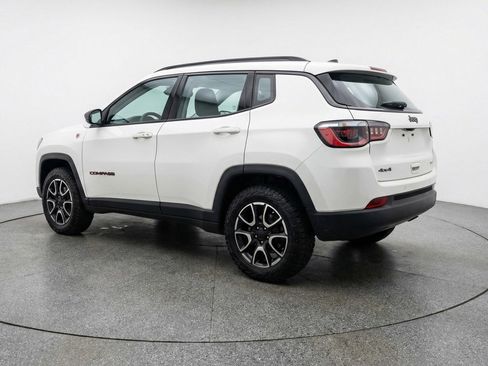 Used 2025 Jeep Compass Trailhawk AWD/4WD image 5
