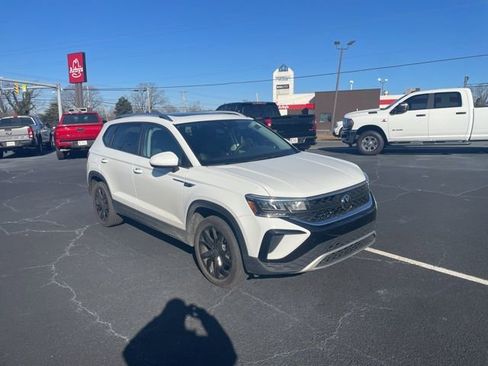 Used 2024 Volkswagen Taos SE image 6