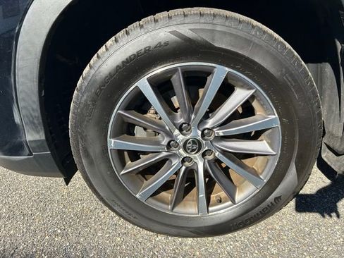Used 2018 Toyota Highlander XLE AWD/4WD image 9