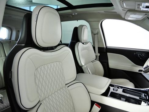Certified 2023 Lincoln Aviator Black Label w/ Dynamic Handling Package AWD/4WD image 10