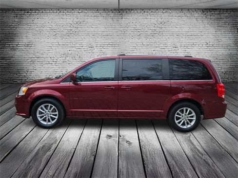 Used 2020 Dodge Grand Caravan SXT image 2