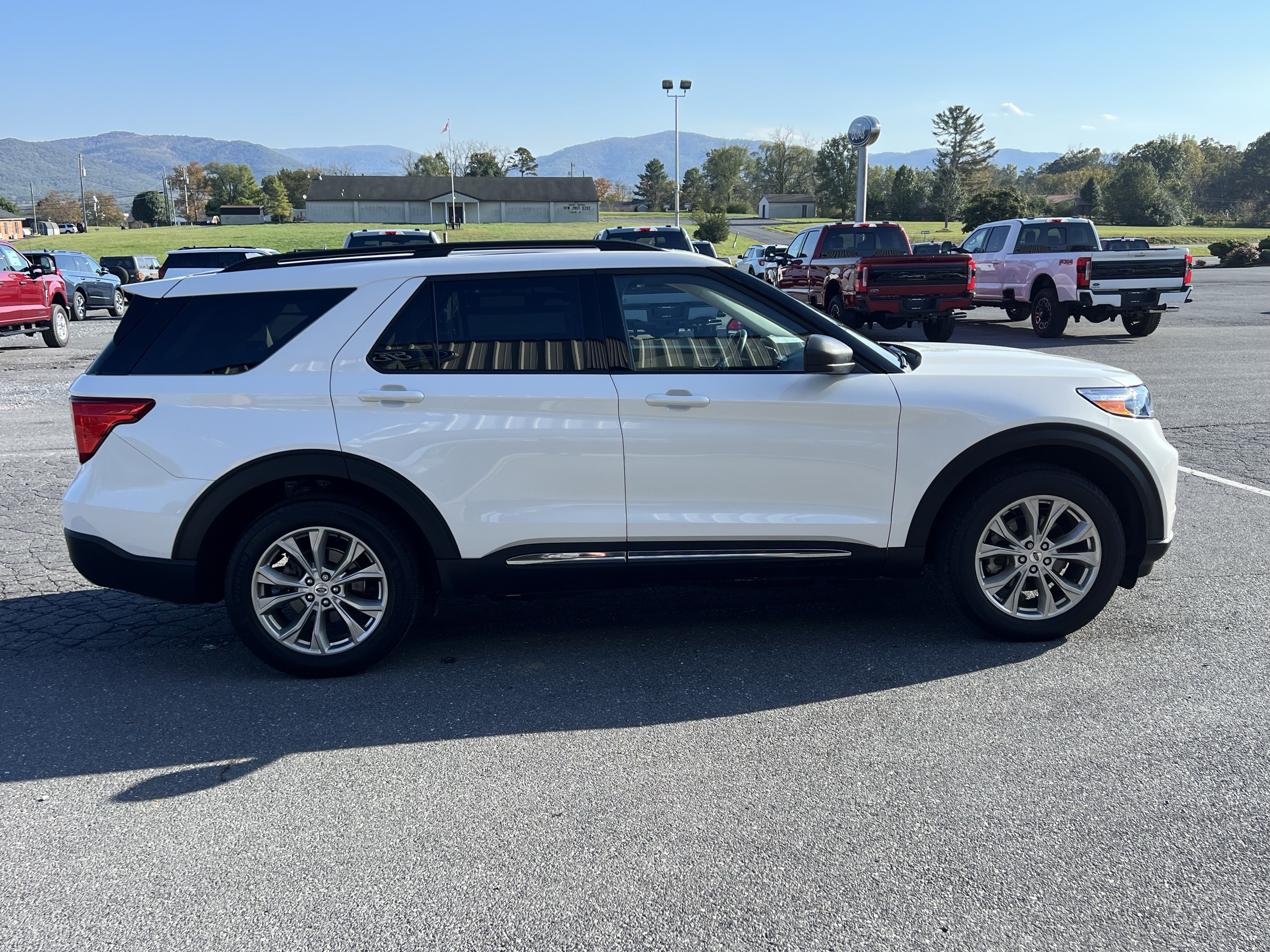 Used 2024 Ford Explorer XLT w/ Equipment Group 202A AWD/4WD image 5