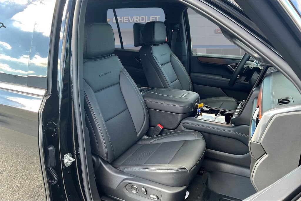 New 2025 GMC Yukon Denali w/ Denali Reserve Package RWD image 8