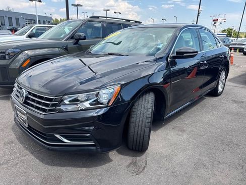 Used 2018 Volkswagen Passat 2.0T SE image 1