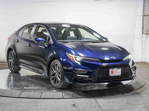 Certified 2025 Toyota Corolla SE w/ SE Premium Package FWD image 5