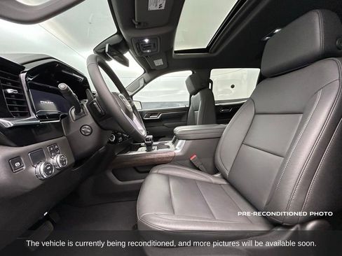 Used 2025 GMC Sierra 1500 SLT w/ SLT Convenience Package image 11