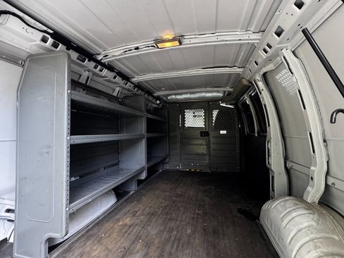 Used 2012 Chevrolet Express 1500 image 10