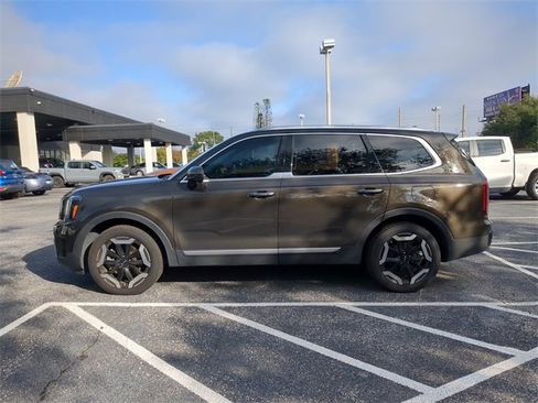 Used 2023 Kia Telluride S w/ S Sunroof Package image 2