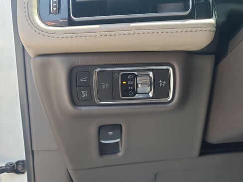 Used 2022 Lincoln Nautilus Reserve w/ Equipment Group 201A FWD image 25