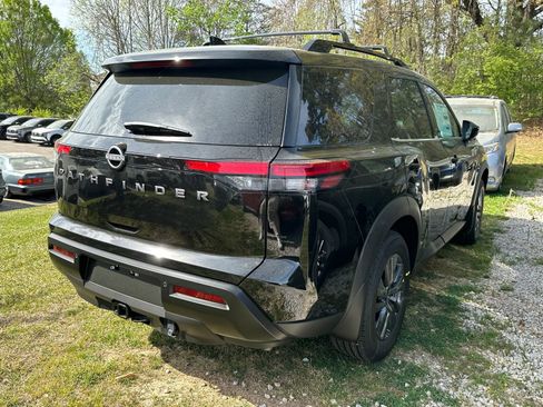 New 2026 Nissan Pathfinder SV w/ SV Premium Package image 4
