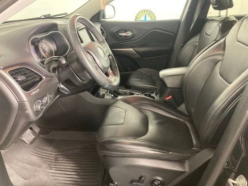 Used 2019 Jeep Cherokee Limited image 13