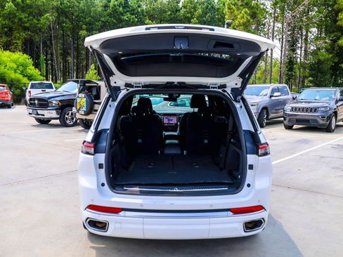 Used 2023 Jeep Grand Cherokee L Summit w/ Advanced Protech Group IV AWD/4WD image 8
