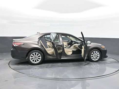 Used 2019 Toyota Camry LE image 38