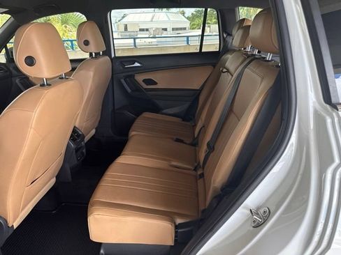 Used 2022 Volkswagen Tiguan SE AWD/4WD image 3