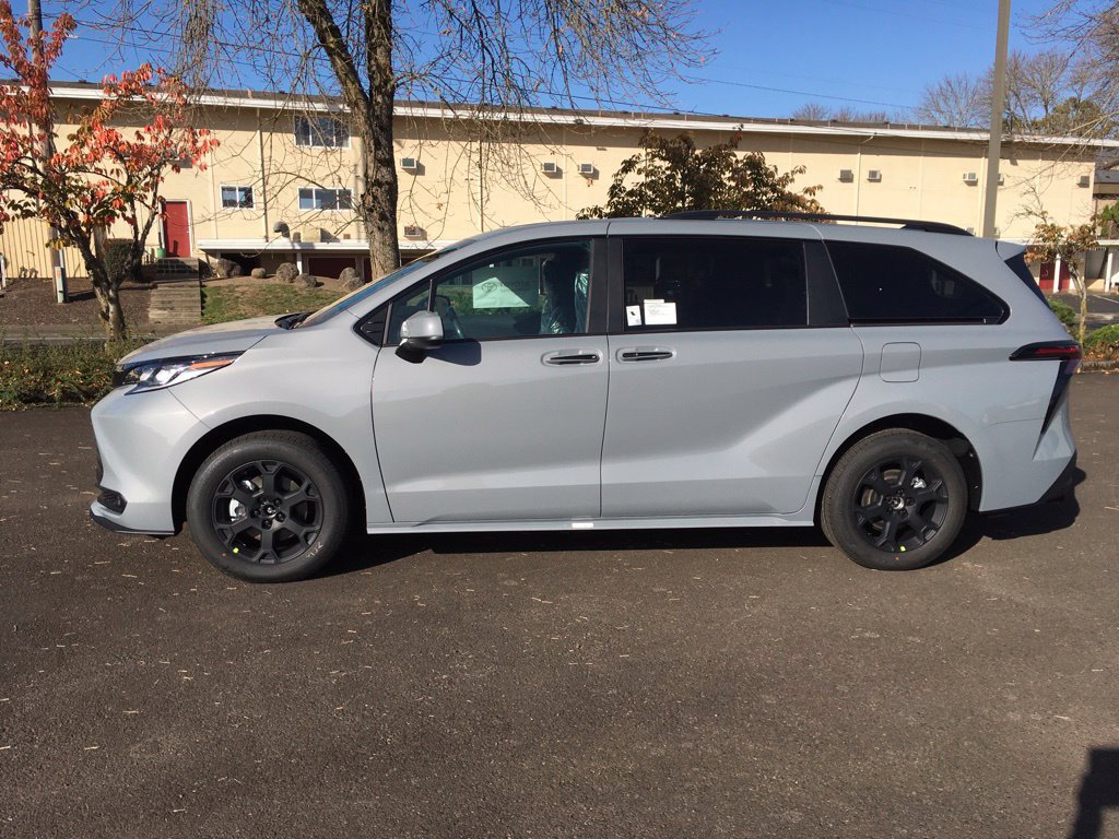 New 2026 Toyota Sienna XLE Woodland Edition AWD/4WD image 1