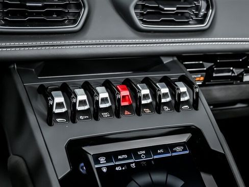 Used 2022 Lamborghini Huracan EVO RWD image 26